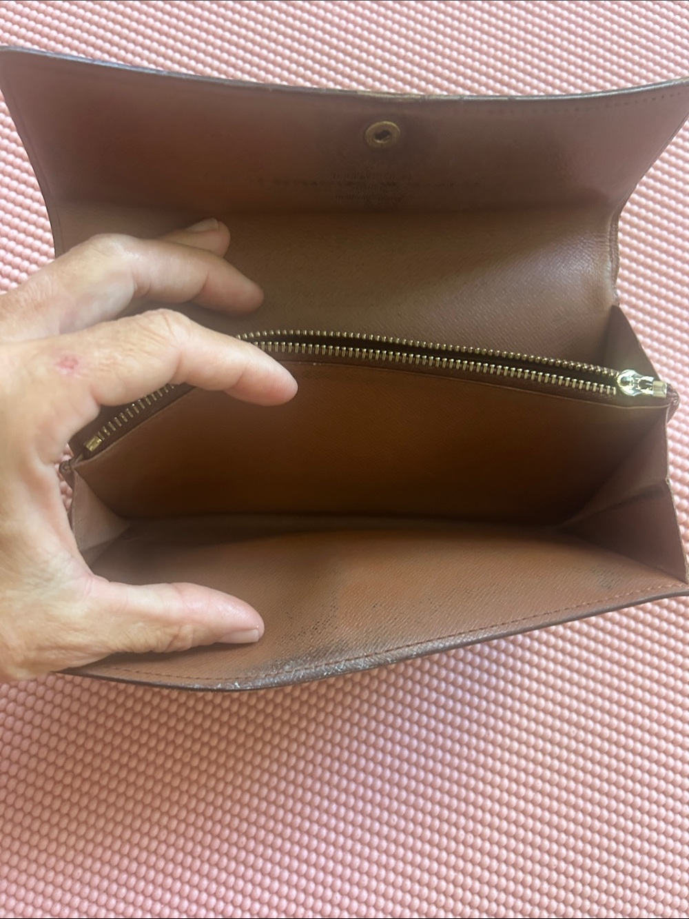 Louis Vuitton Monogram leather Wallet in Dark Brown with Gold Snap - Picture 5 of 10